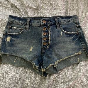 Free People Button up Jean shorts!